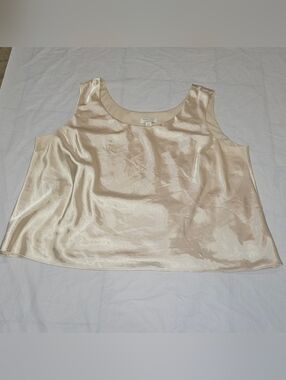 Dressbarn Satin Cream Scoop Neck Sleeveless Top 22w